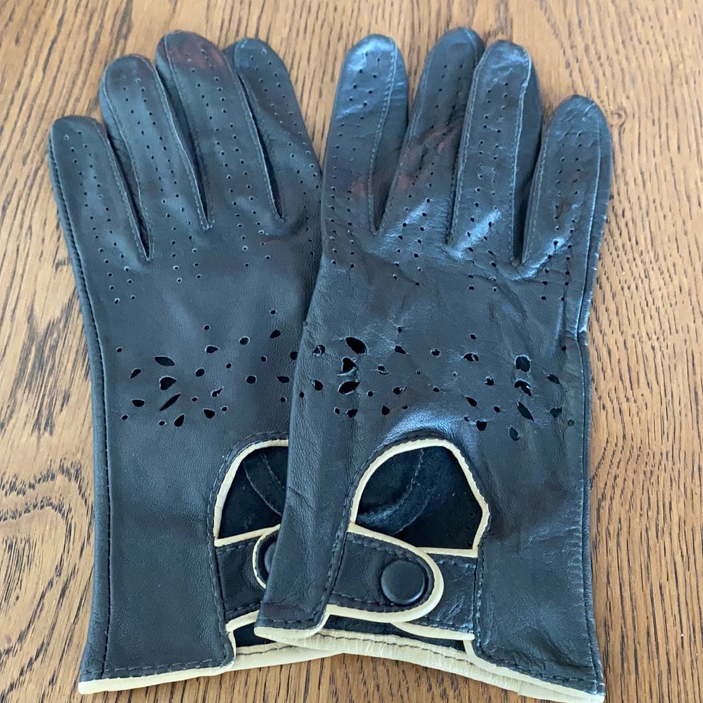 Leather perforated black gloves small